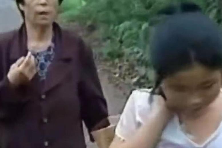 父亲瘫痪在床被老鼠啃食,瘫痪父亲被老鼠啃