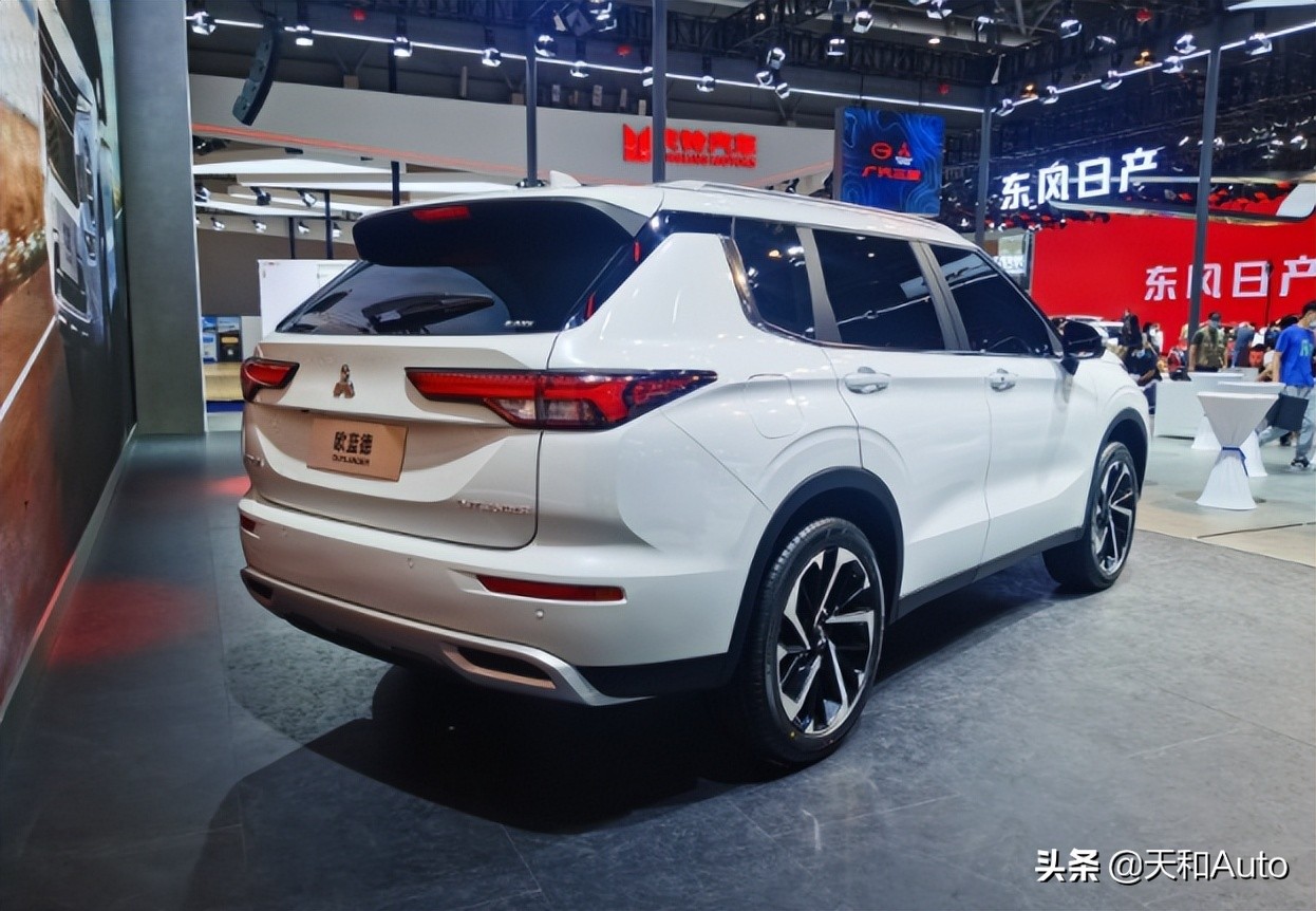 新一代三菱欧蓝德新车图解,三菱全新一代欧蓝德实拍