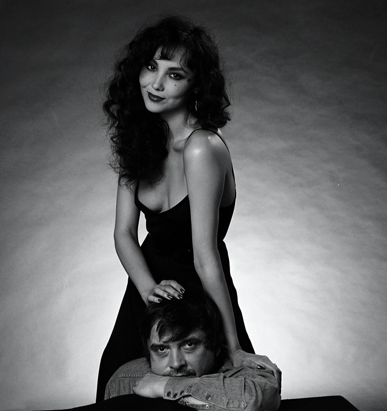 那位曾靓绝时尚圈、串起欧洲上流社会的超模为何落魄至此……