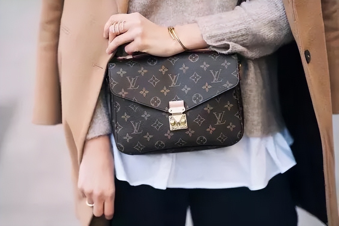 lv邮差包为什么有的有手提,lv邮差包为什么会开裂