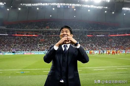 刻板的西服，诡谲的战术——森保一，和他的奇妙冒险之旅