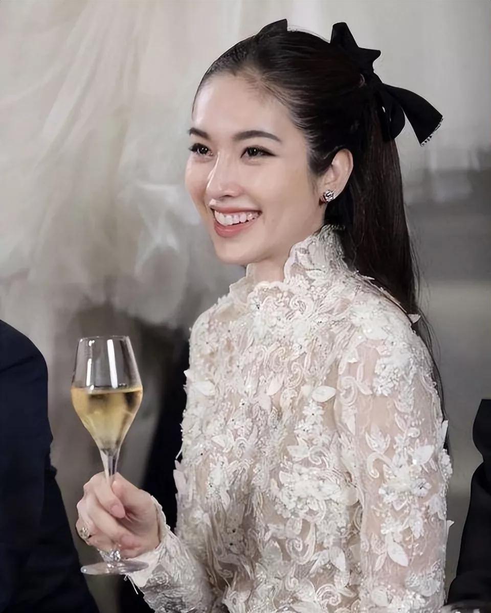 泰国变性第一女星宝儿日常穿搭,泰国变性艺人宝儿现状