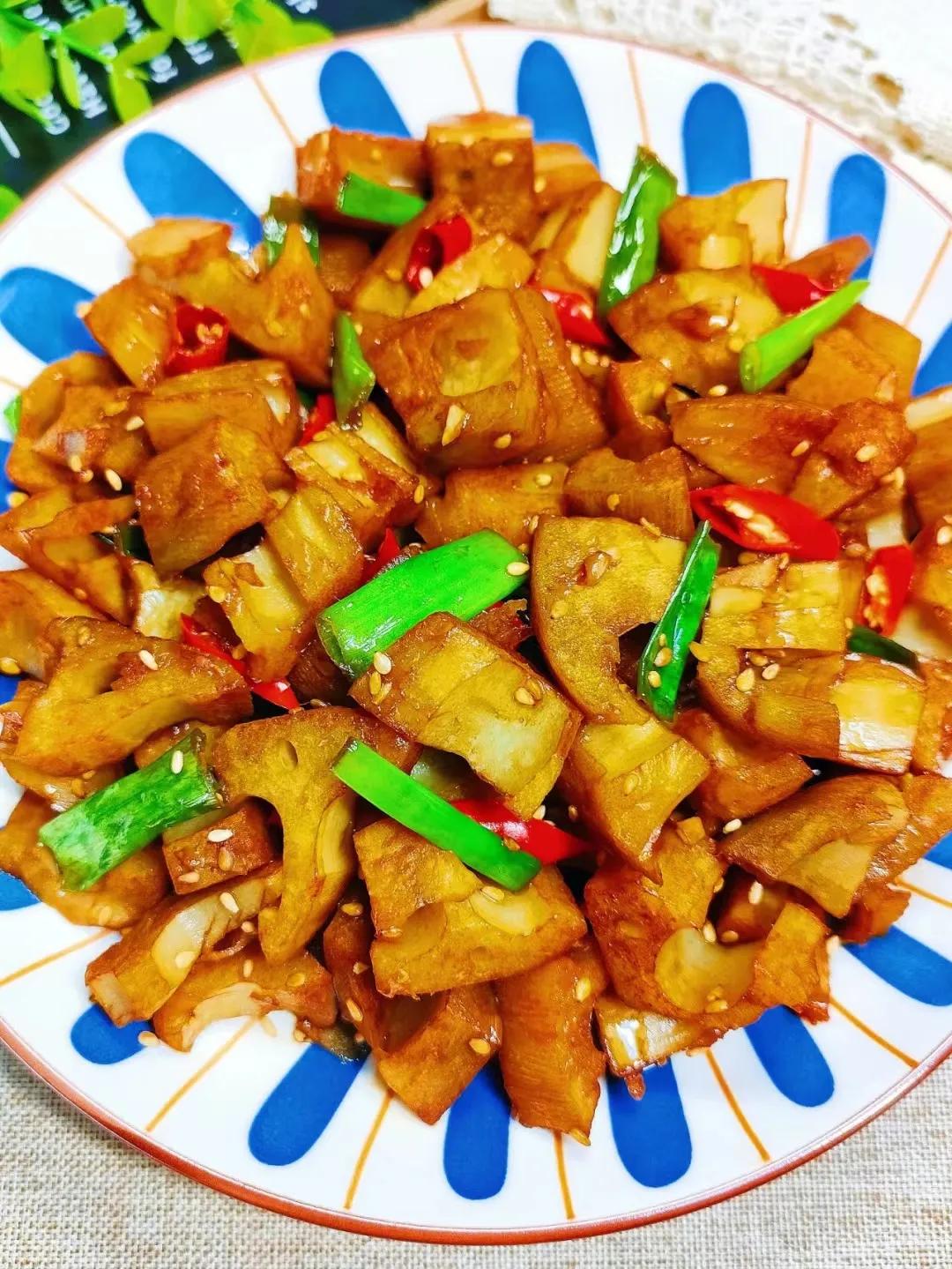 老年人更要多食用润肺食物,中老年人适合喝的寒咳润肺的汤