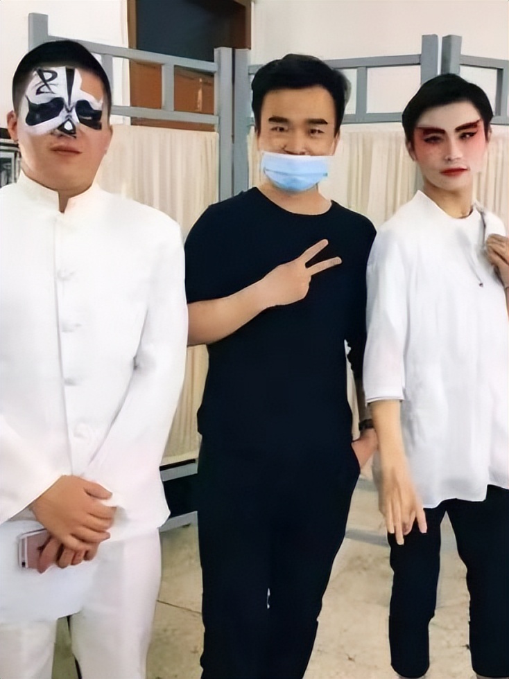 上班族辞职创业月入10万,95后的我裸辞创业