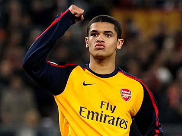 巴西中国世界杯德尼尔森,2002世界杯巴西盘带大师德尼尔森