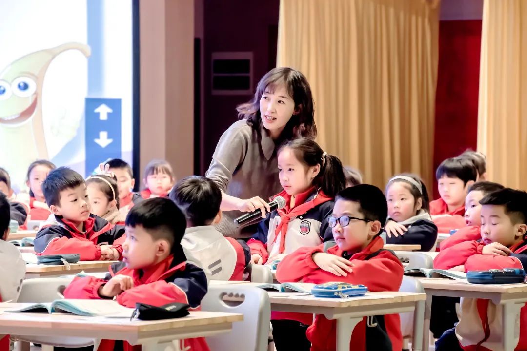 躬身精准研课堂，深耕笃行促成长｜新川外国语小学部教师示范课