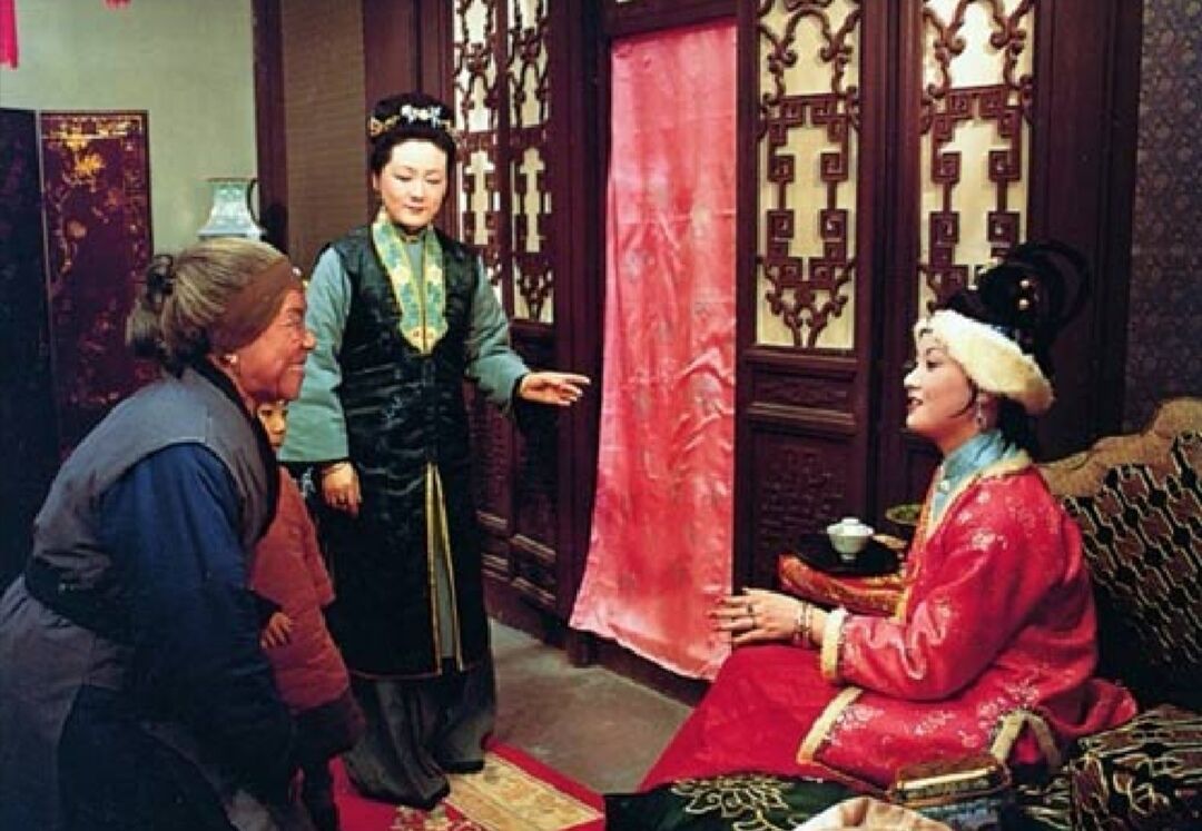 《红楼梦》深度解读：刘姥姥一进荣国府，为什么能顺利借到钱？