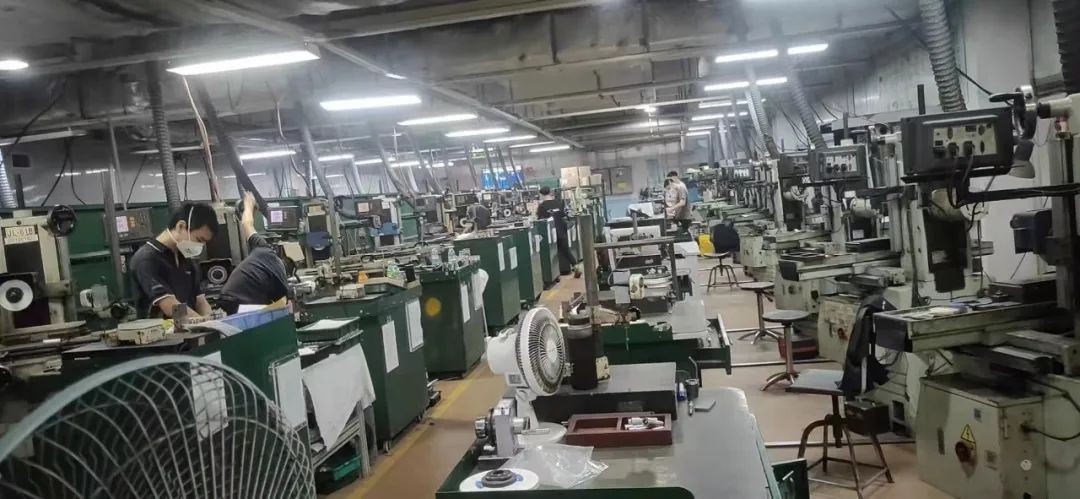 提桶人困在富士康：无班可加，有人绩效仅1元，但多数人选择留下