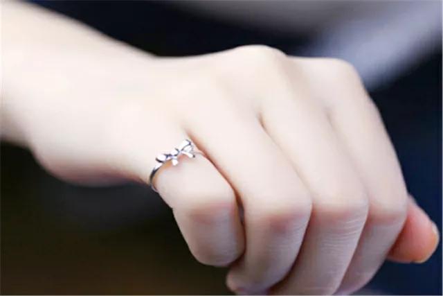 女人戴戒指十个手指的含义图解,女生各个手指戴戒指的含义