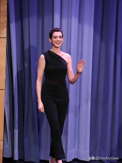 安妮·海瑟薇红毯 (安妮海瑟薇戛纳红毯生图)