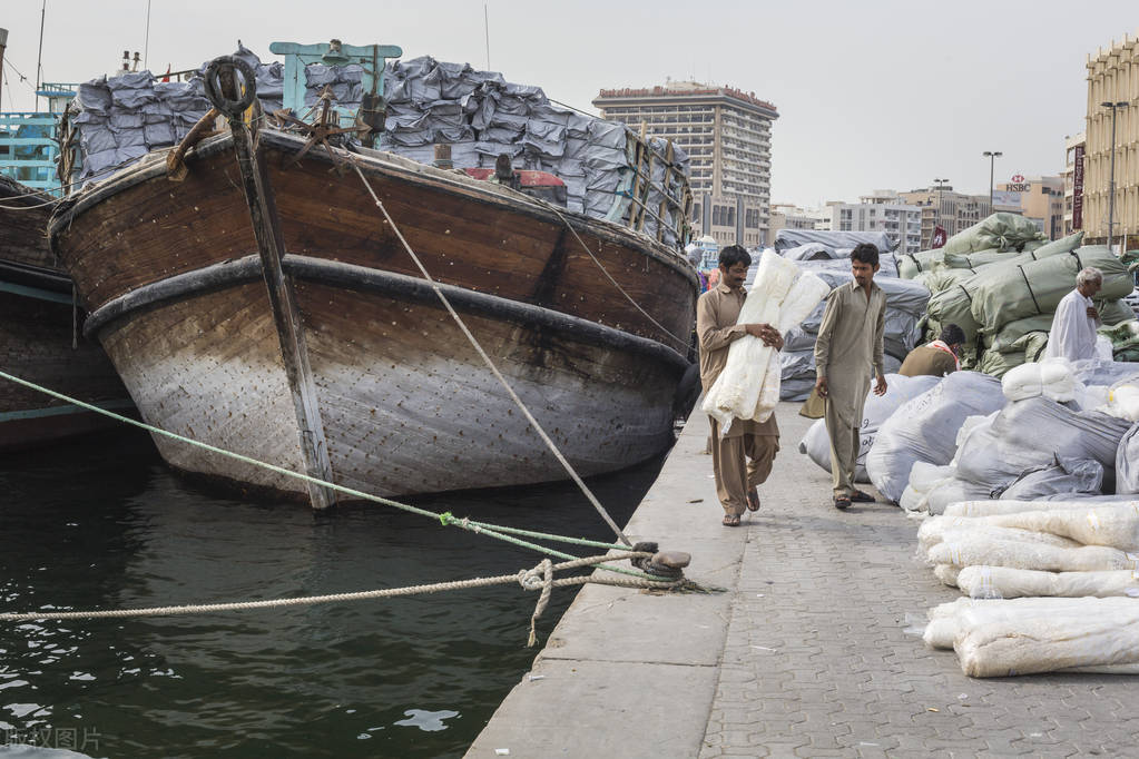 迪拜富得流油可以买什么,为什么说迪拜富得流油