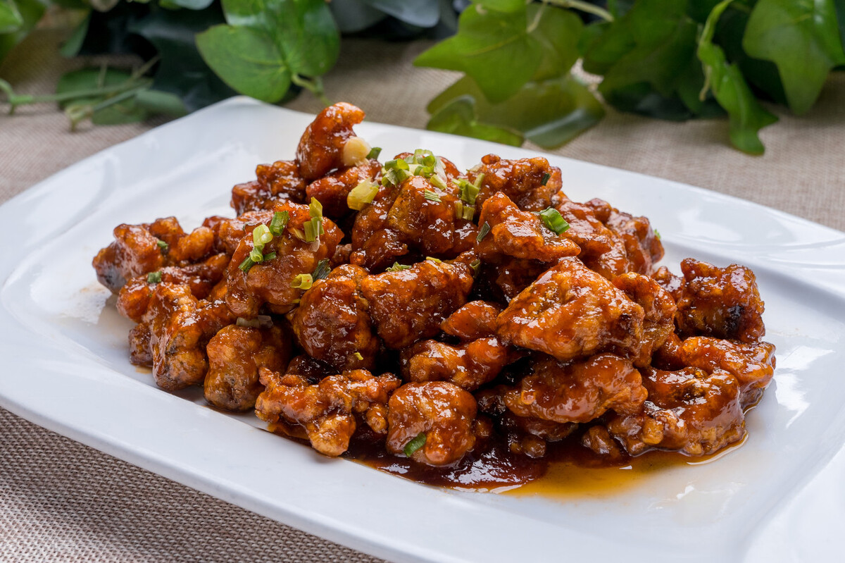 炒糖色一般一个菜放多少冰糖合适,用白糖炒糖色还是冰糖熬糖色