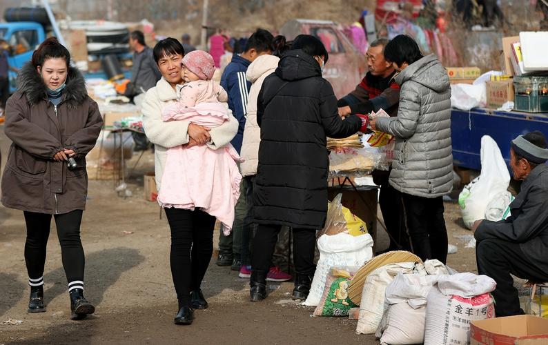 提醒中老年人:农村大集上,这4样东西贵贱不能买回家,80%是假货