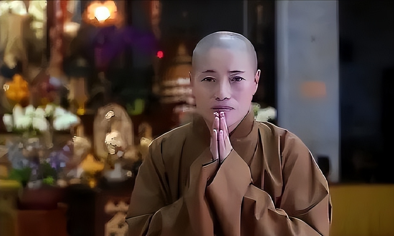 胆真大的假尼姑，开豪车住豪宅夜夜笙歌，把寺庙当做摇钱树！