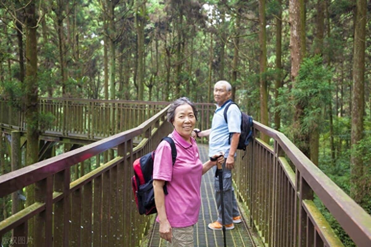 56岁大姐嫁高中富帅,38岁大姐嫁25岁小伙