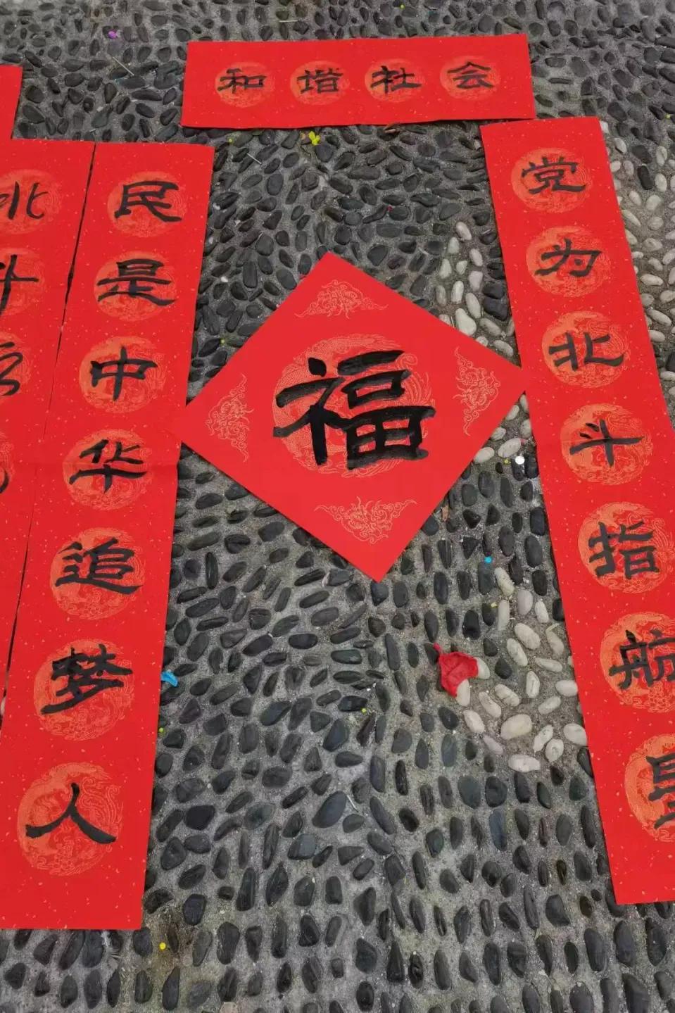 邓州市城区第一小学校：春联送祝福齐心筑和谐