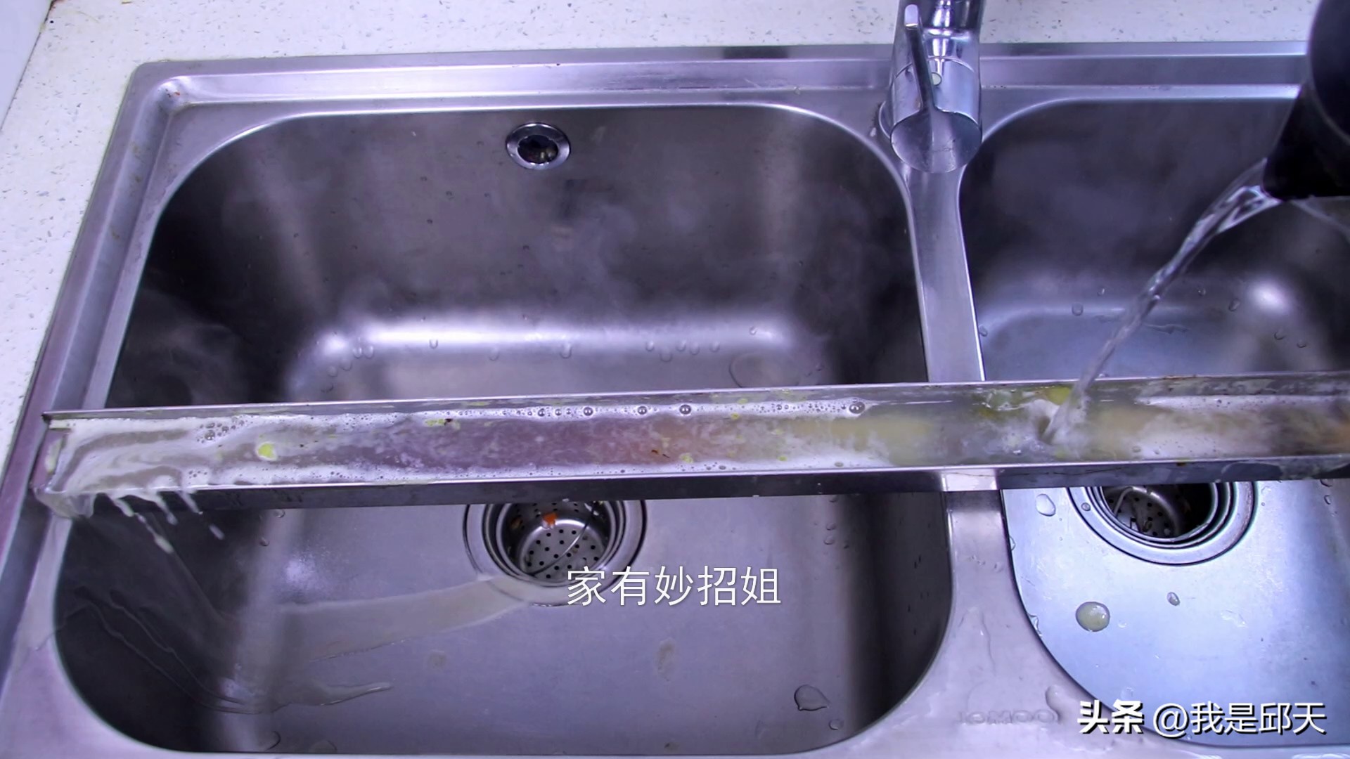 油烟机油盒再脏也不怕,清洗油烟机油盒最简单的方法