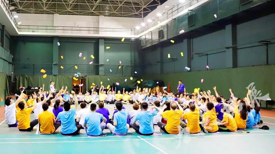 适合大人们玩的团建游戏,团建趣味新游戏