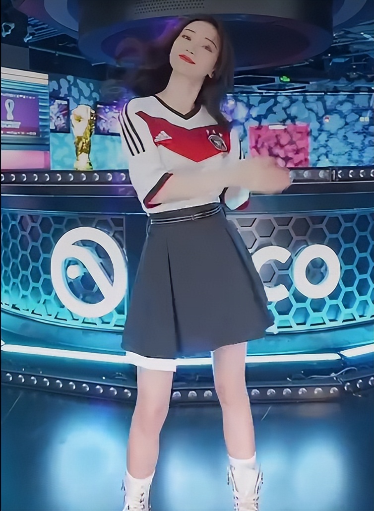 比柳岩“漫画腿”更吸睛的是包身装对比德国战车装优势太明显