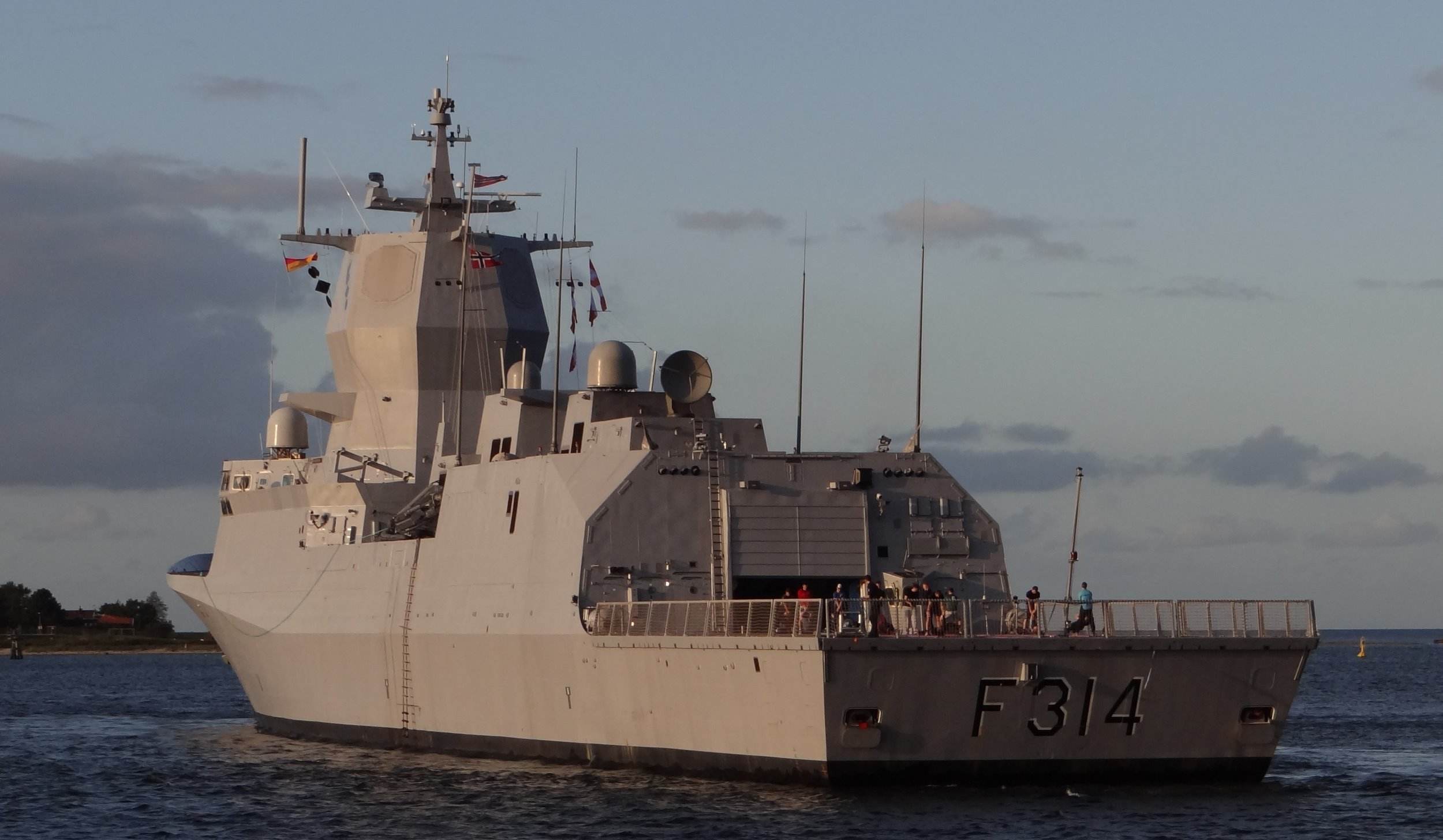 宙斯盾级是护卫舰还是驱逐舰,挪威海军南森级宙斯盾舰