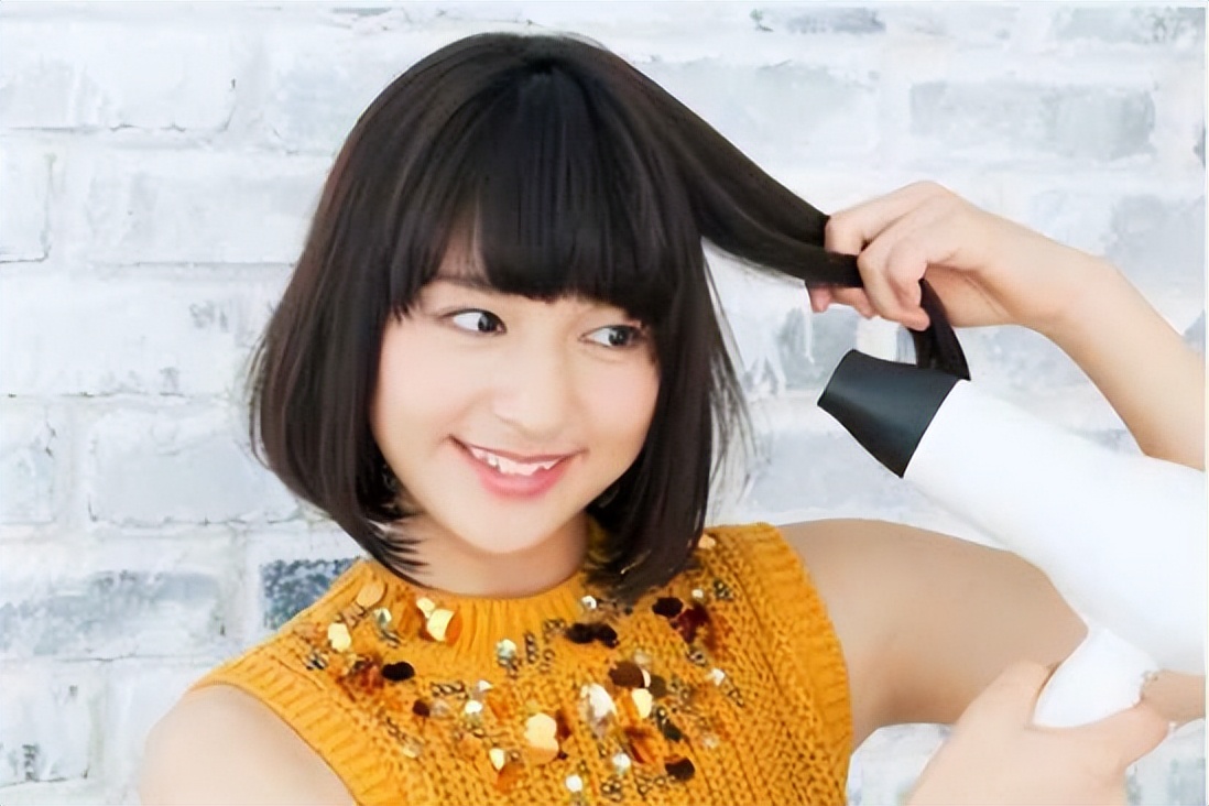 短发晚上睡觉怎么不翘,短发睡觉怎样才能不贴头皮