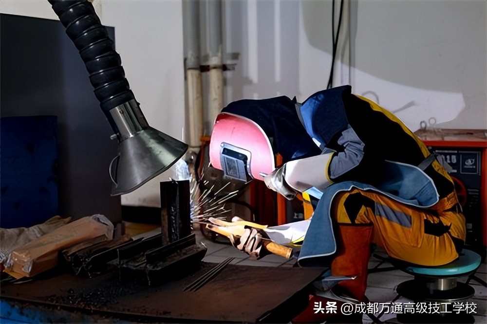 成都焊工培训班一般学费多少,成都焊工免费培训学校