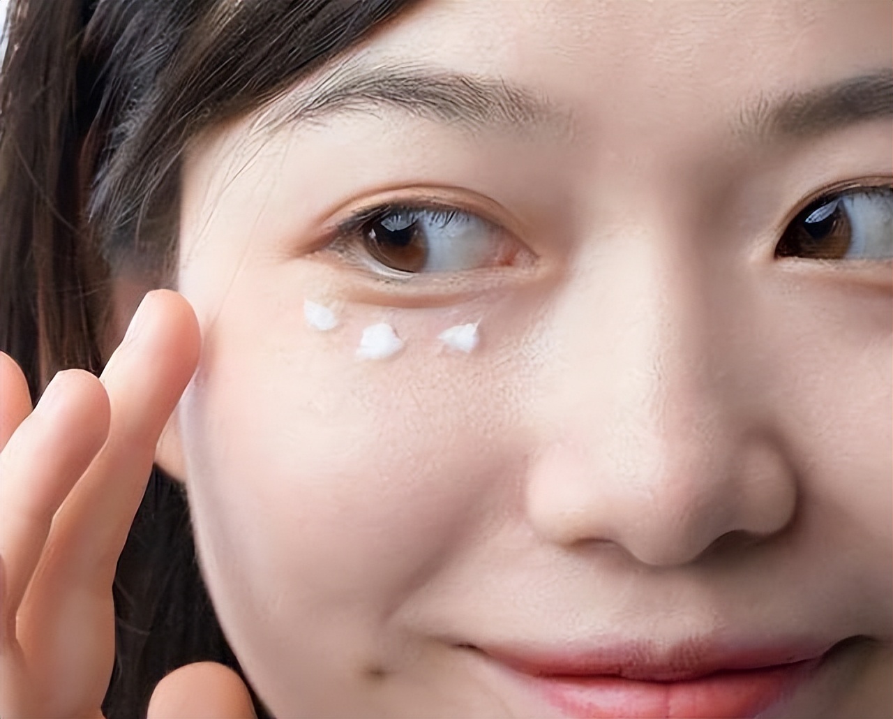 你用过什么样的国货眼霜最好,国货淡化眼纹的眼霜推荐