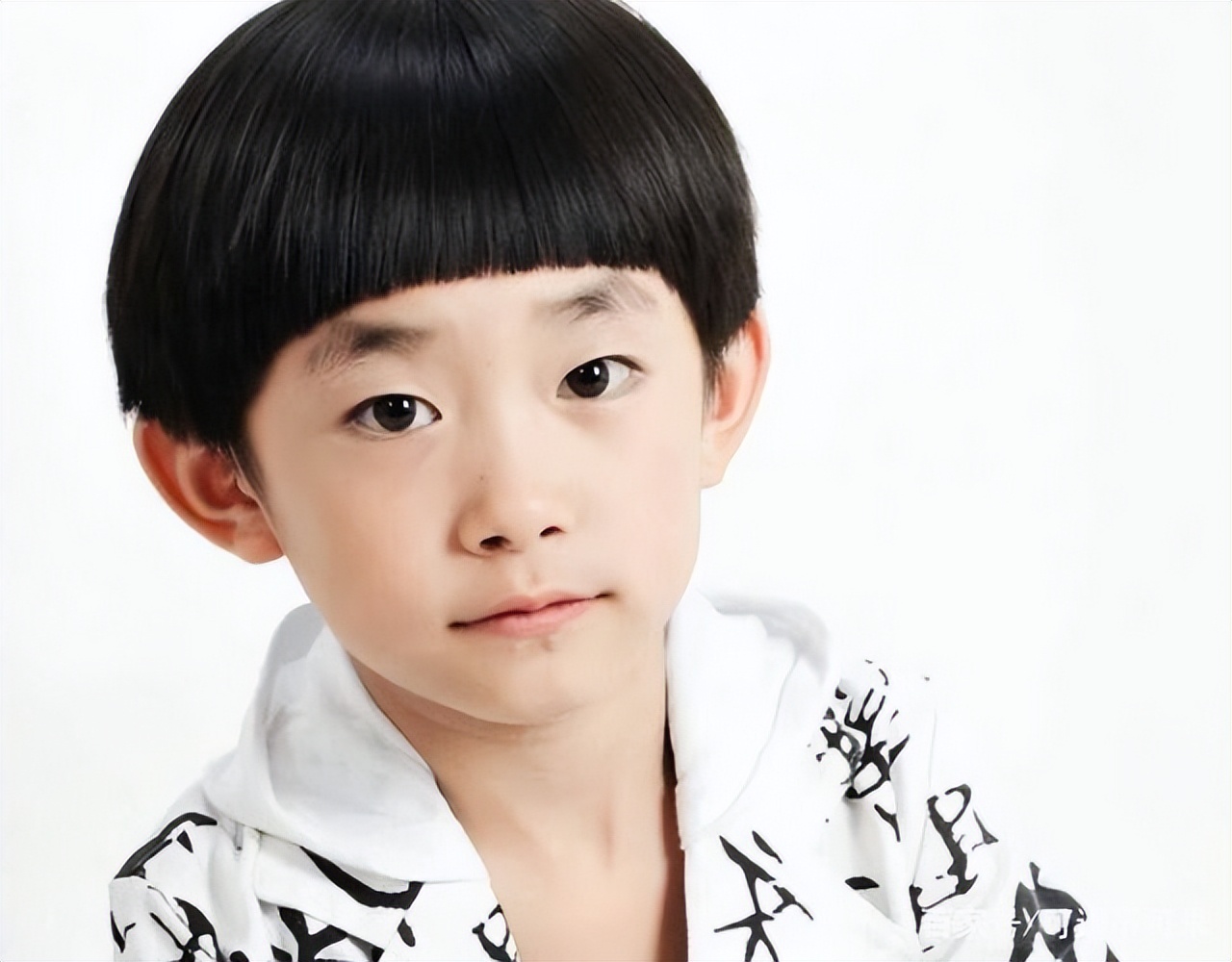 国民妹妹张子枫演技备受大众认可,演技派四小花旦张子枫