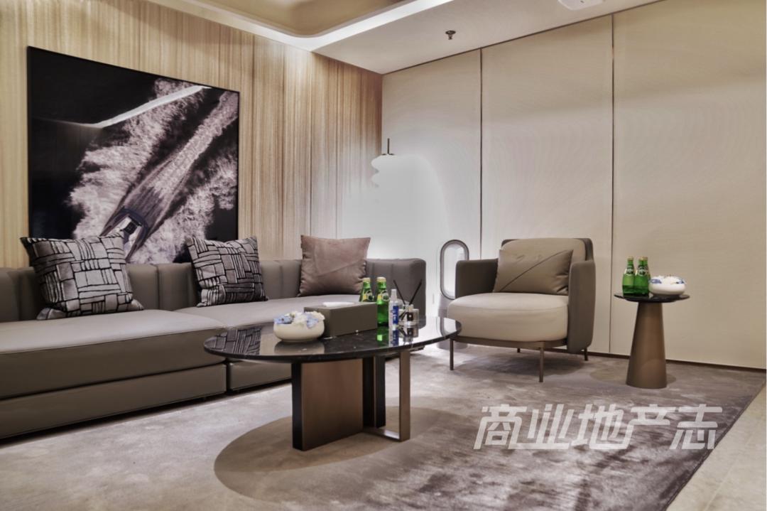 为了提升观察海口万象城的本地化视角,我在海口住了一整周