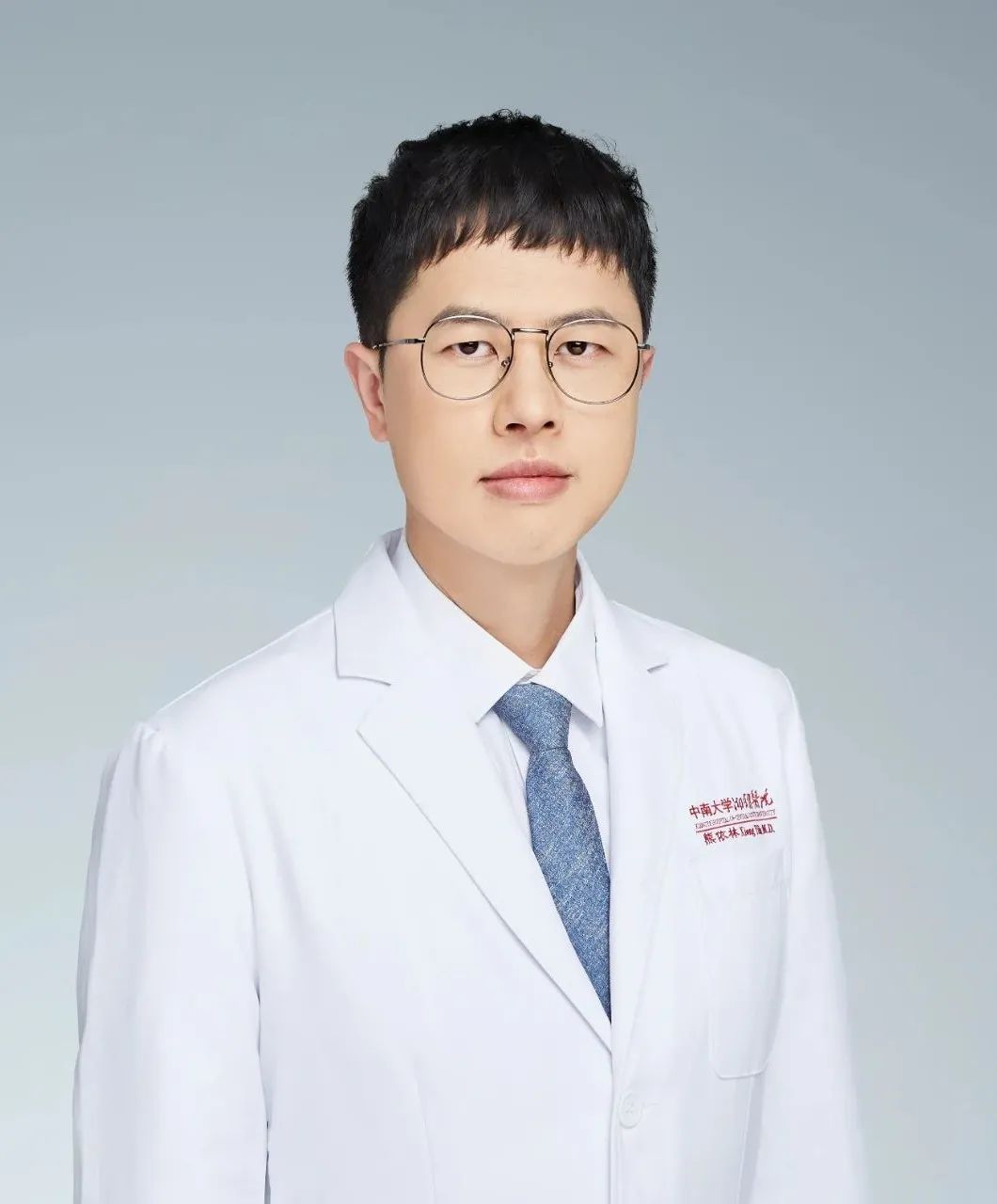 手术后腿肿适当活动好还是卧床好,做完手术腿肿吃什么药