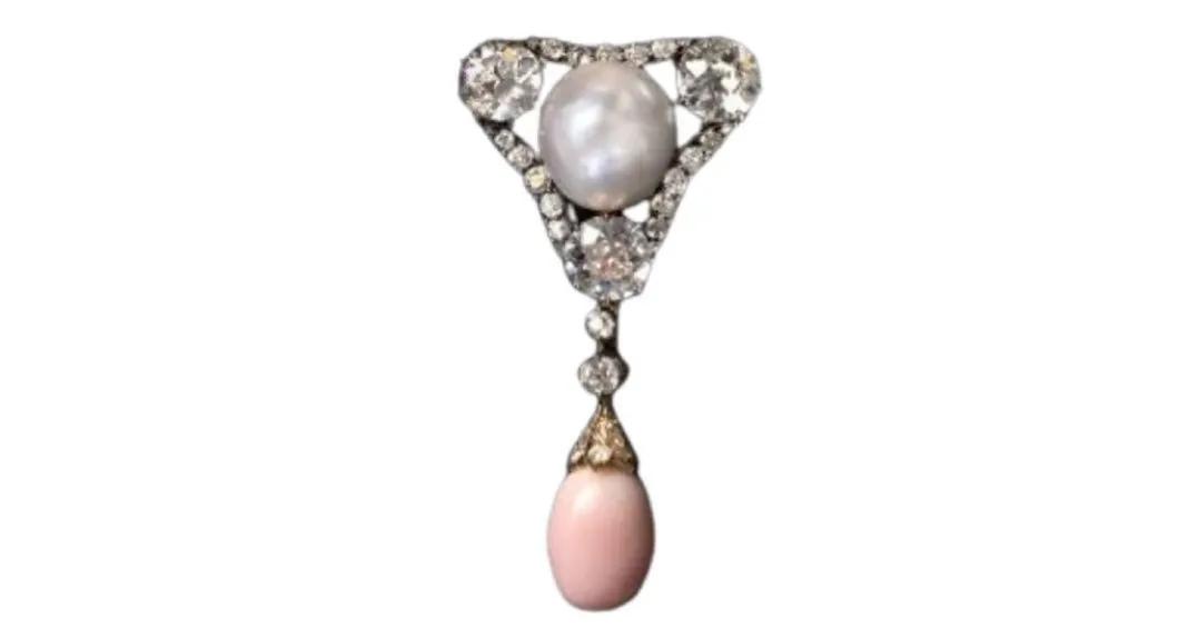 伊莎贝拉穿银色衣服,伊莎贝拉英国时尚界