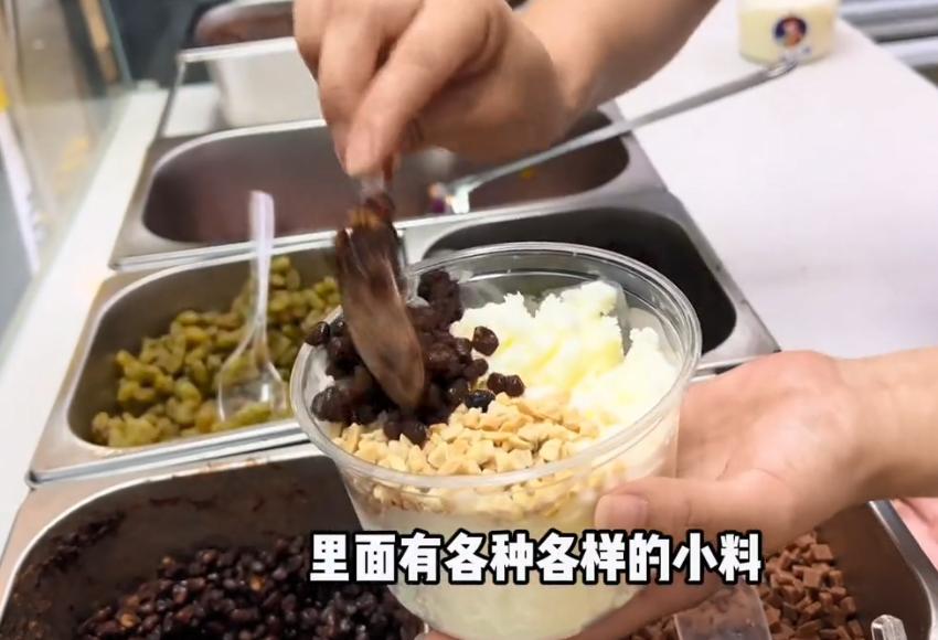 郑州新开1家郑好吃雪花酪店,奶香浓郁,一口穿越童年