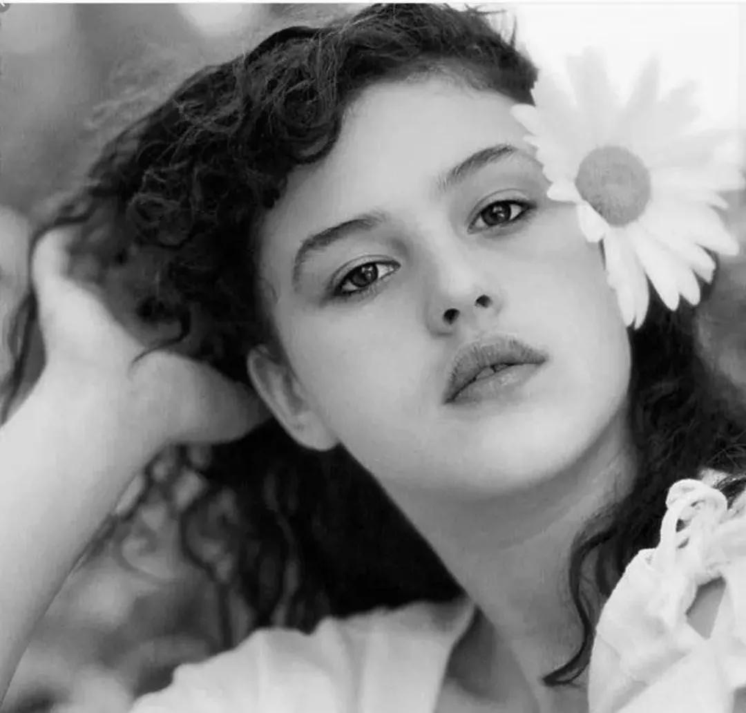 莫妮卡贝鲁奇图片,莫妮卡贝鲁奇惊艳写真