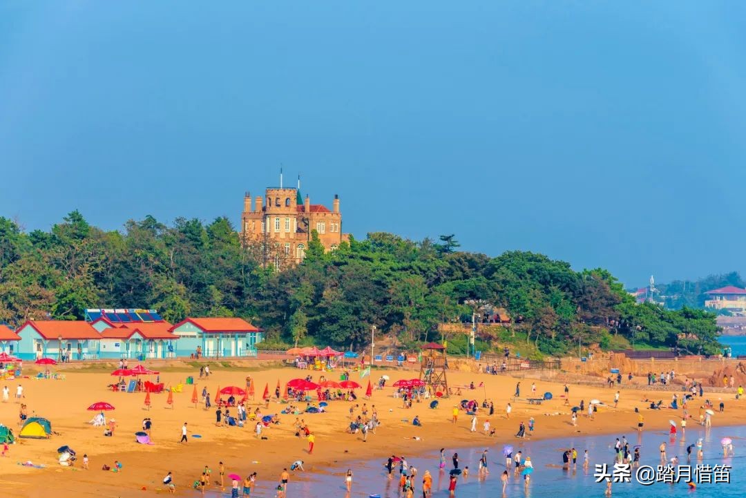 被誉为“东方瑞士”的青岛，有太多的海边浪漫
