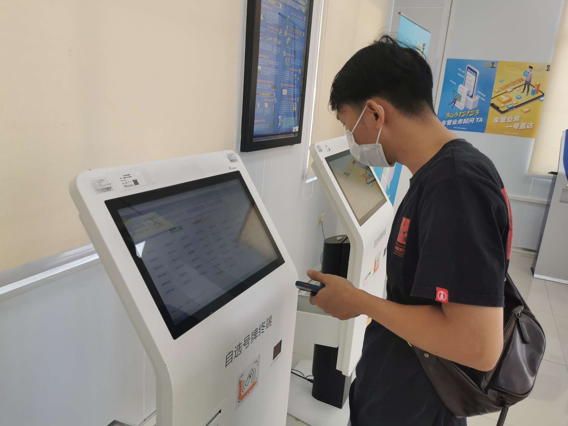 广州交警投放新号牌号段车主选到心仪靓号牌