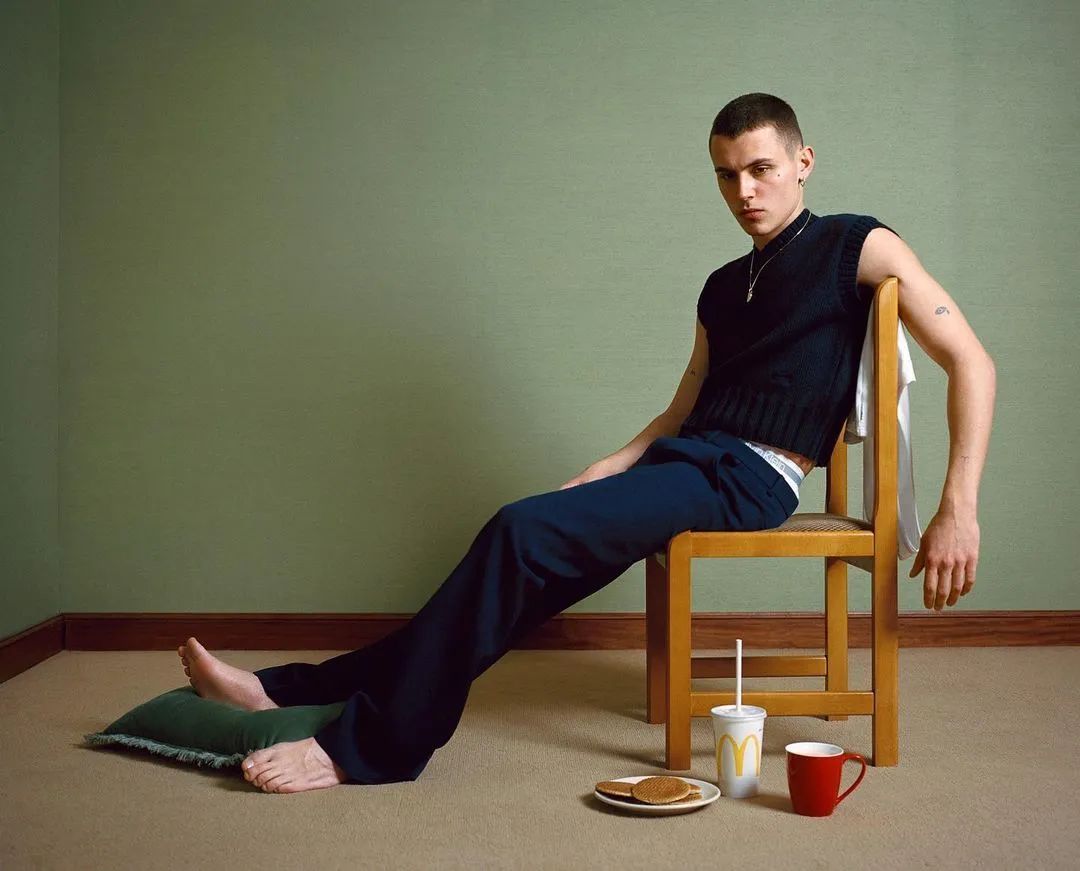 ArónPiper跨界当模特,在时装周走秀,惊艳全场!