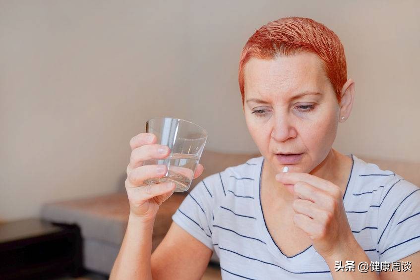 切除子宫究竟对女性有什么样的影响？医生：4个后遗症会如期而至