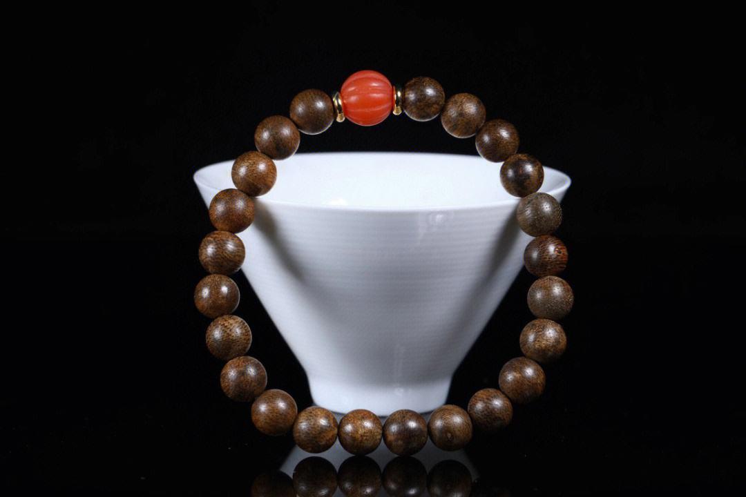 男人能不能佩戴鸡血石手串,文玩手串可以随便戴吗