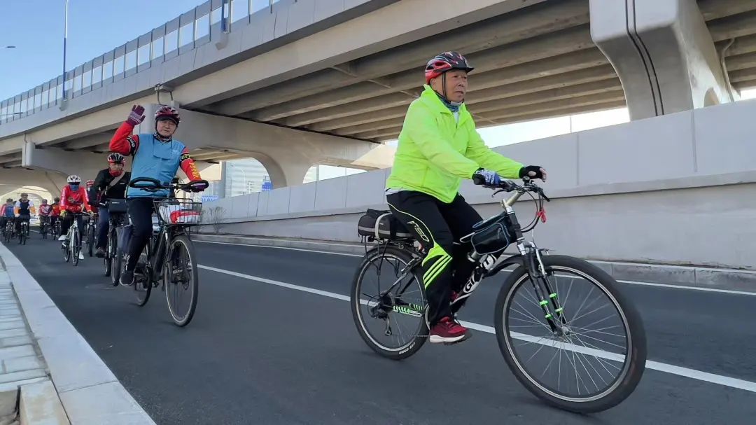 五一狂欢健身,五一劳动节掀起大干热潮