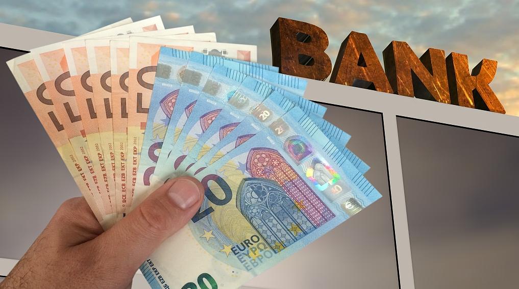 国家不收税直接印钱可以吗 (国家能多印钱借给外国吗)