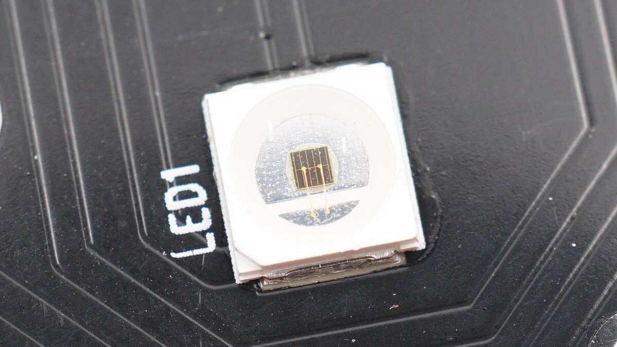 熟悉亦不熟悉,内部长啥样?拆解长视高清网络监控摄像机看看