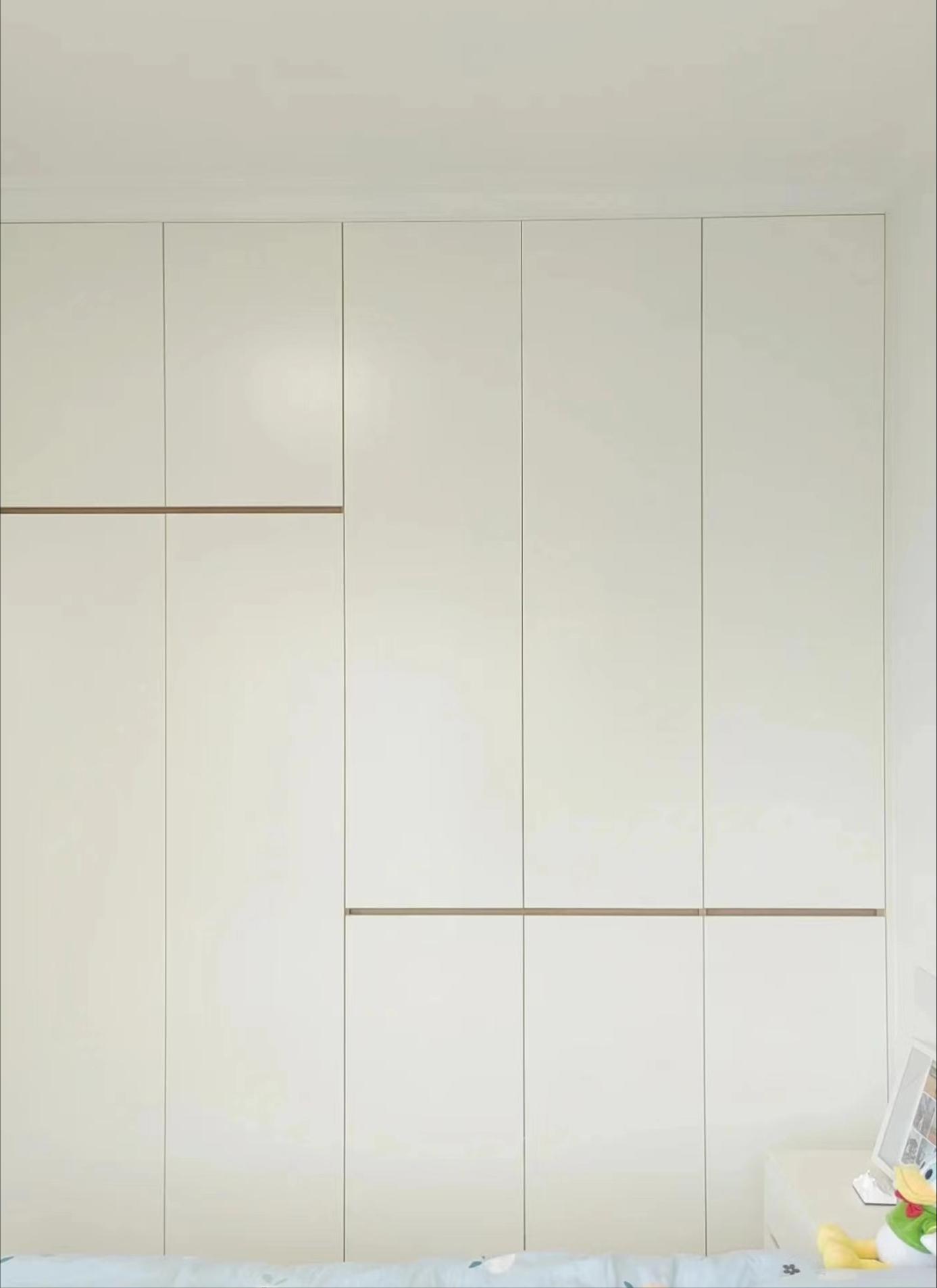 卧室太小家具冲突,衣柜门被挡如何解决?6种方案完美化解尴尬