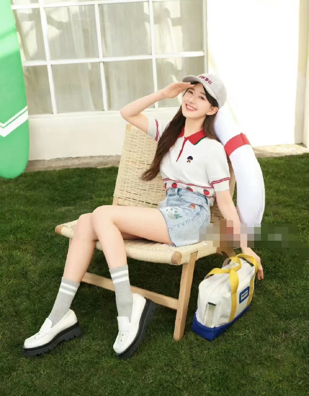 蓝色牛仔短裤女搭配,蓝色高腰牛仔铅笔裤