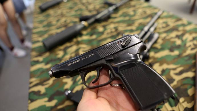 18岁男孩买玩具枪被判无期下集,四川18岁小伙买玩具枪判无期徒刑