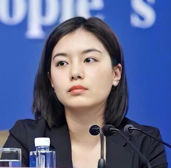 张京：中国最美外交官，16分钟临场速译震惊全场，让美国颜面扫地