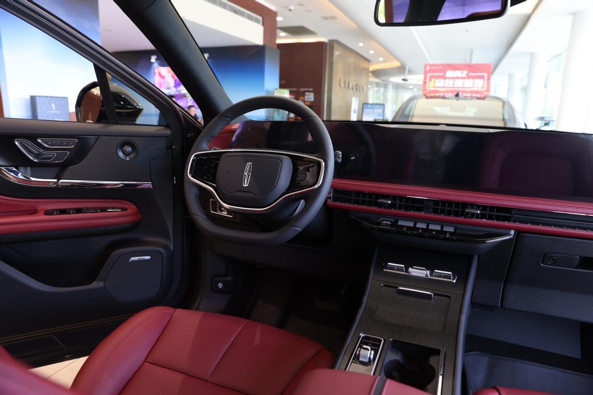 奥迪q3与林肯冒险家与凯迪拉克xt4,林肯航海家和奥迪q3哪个值得买