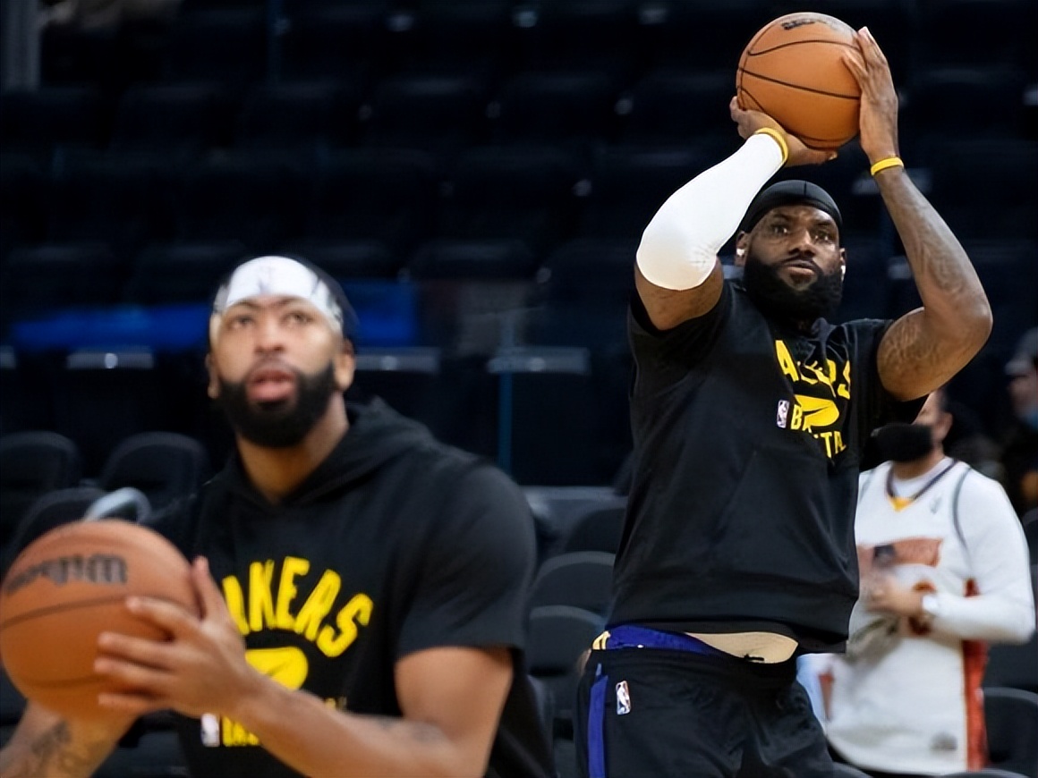 詹姆斯交易珍妮巴斯,詹姆斯三换一交易方案