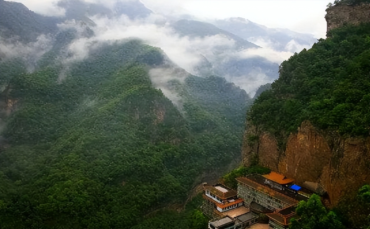 80岁老人深山发现土匪洞完整版,山西老农发现山洞