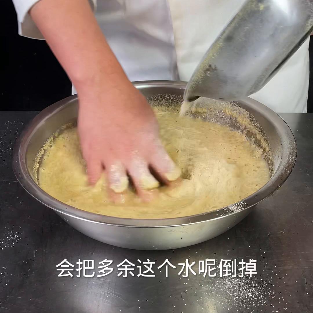 夜市烤面筋制作视频,路边摊的烤面筋是用什么做的