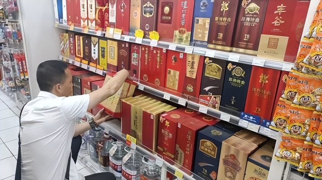 茅五堪称川贵白酒王炸，你可知晓4个2是哪几款？这酒质太值了